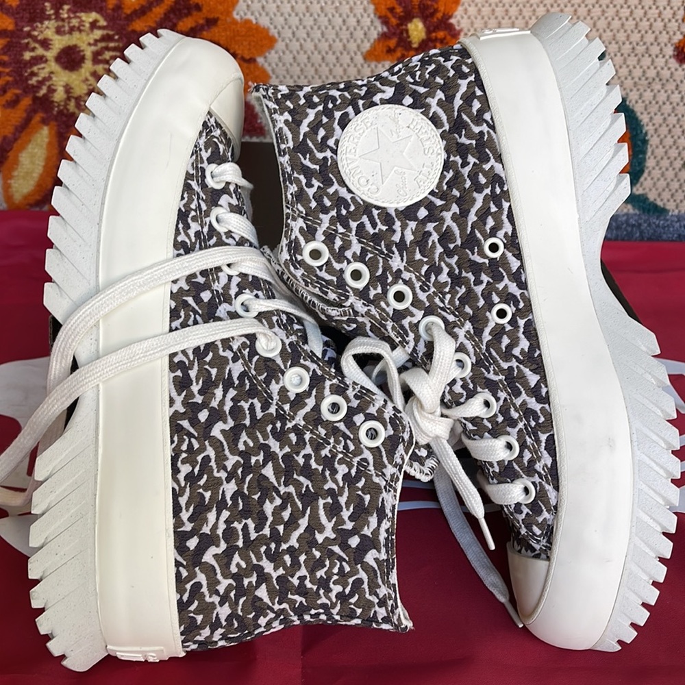 Converse A00877C
CTAS LUGGED 2.0 HI
SAND DUNE/EGRET/EGRET
WMNS sneakers Platform - Picture 12 of 16